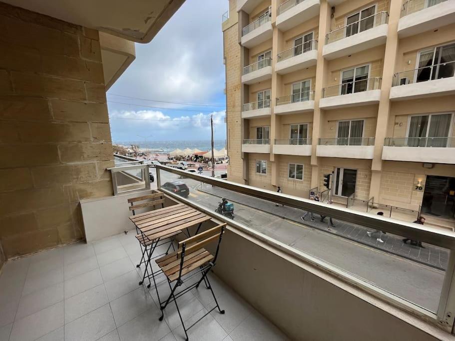Seaview 3 Bedroom Apartment In Слима Екстериор снимка
